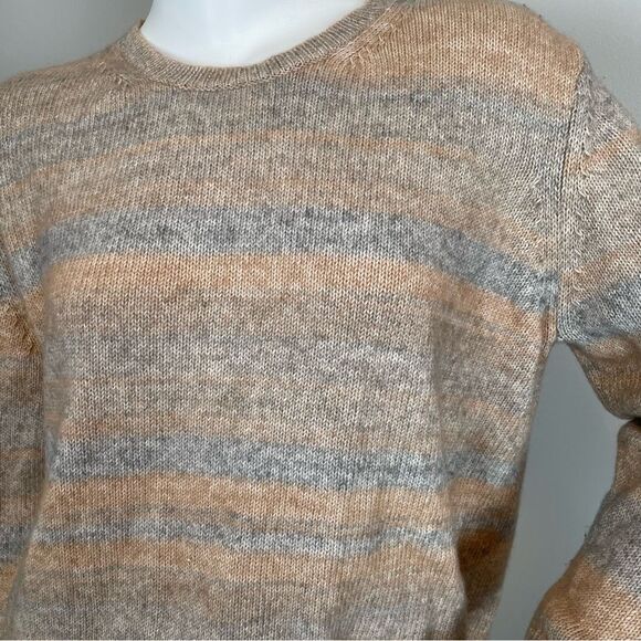 6397- Wool Blend Gray and Tan Crewneck Sweater Size Medium - Picture 2 of 8